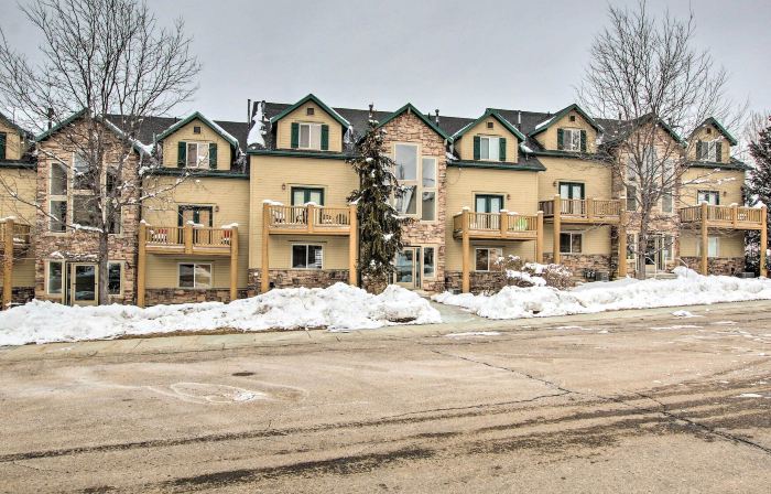 Cozy Eden Condo w/ Mtn Views in Wolf Creek Resort!