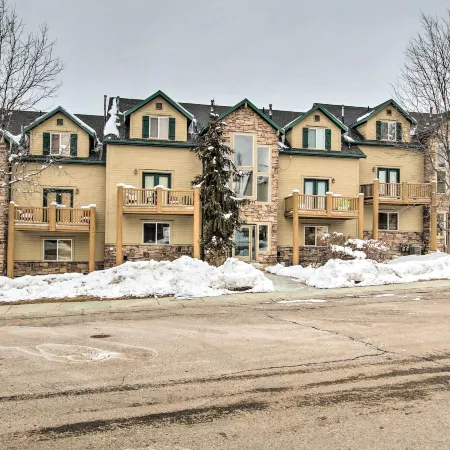 Cozy Eden Condo w/ Mtn Views in Wolf Creek Resort!