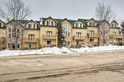 Cozy Eden Condo w/ Mtn Views in Wolf Creek Resort! - gimnasio