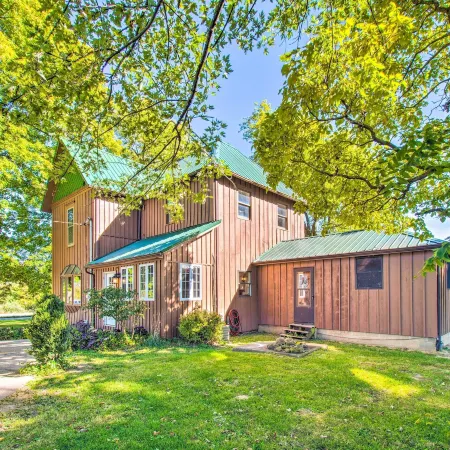 Beautifully Restored Farmhouse in Marshall!