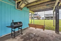 Walk to Ocean Coastal Surfside Beach Bungalow! - 3-Star