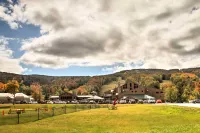 Cozy Bretton Woods Ski-in/Ski-Out Condo w/ Deck! - 3-Star