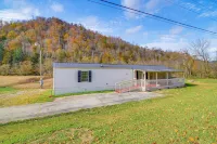 Near Atv & Hiking Trails: Home w/ Deck in Oneida! Hotels in Clay County