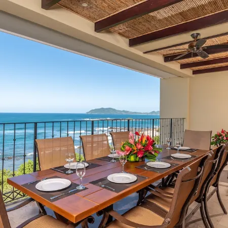 Oceanfront Penthouse,Stunning Exquisitely Maintained,Amazing Sunsets, Hot Tub