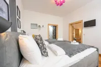 適合6人的寬敞兩臥室住宿，位於梅德林市中心 默德靈住宿飯店