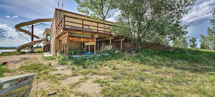 Lakefront Country Home w/ Waterslide & Trampoline! Hotels in Platte County