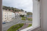 Beachside Guest House - Mountain view