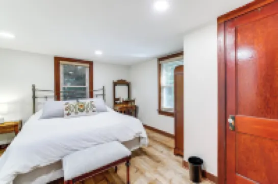 Secluded Crown Point Haven Near Golfing & Parks! Hotels in Crown Point