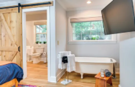 Cute Georgetown Villa < 1 Mi to Historic District