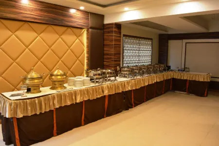 Hotel Krrish Отели рядом с достопримечательностью «Ramdas»