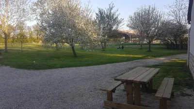 Ferme Passion Hotel dekat Le Parc des Oiseaux