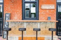 Beard and Lady Inn