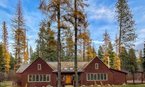 Lake Creek Lodge