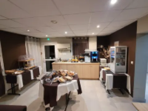 舒適布盧瓦維勒巴魯酒店 酒店