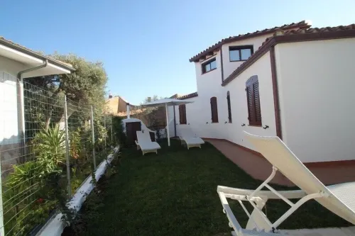 VILLA WITH POOL DEPANDACE AND GARDEN Hotels in Valledoria
