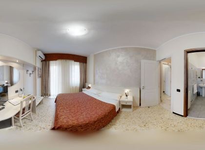 Gold Hotel