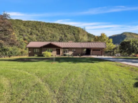 Bear Paw Cottage- 12 Mins To Seneca Rocks 3 Bedroom Cottage Hotels in Union