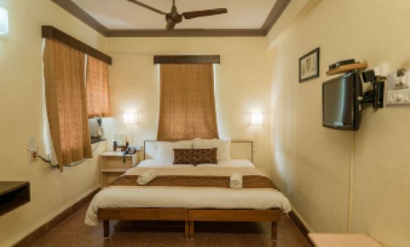 Hotel Gopika International