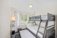 Charming Home—Near Triple Play, Silverwood & Hayden Lake! Fire Pit, Fenced Yard & a Plum Tree! Hotel a Hayden