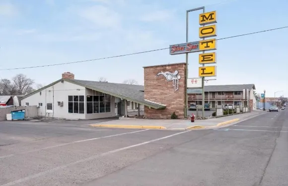 銀馬刺汽車旅館