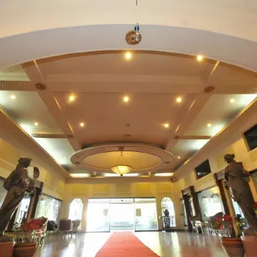 Queen Margarette Hotel - Downtown