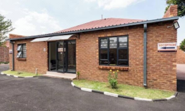 Emperor Lodge and Tours