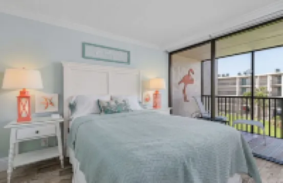 Sundial D310  Charming Beachfront Getaway! Hotels in Sanibel