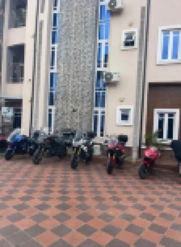 DE ROSS HOTEL & SUITES
