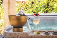 Domaine de l'Astragale - Hot Tub