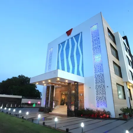 Wingston A Treehouse Hotel-Goverdhan
