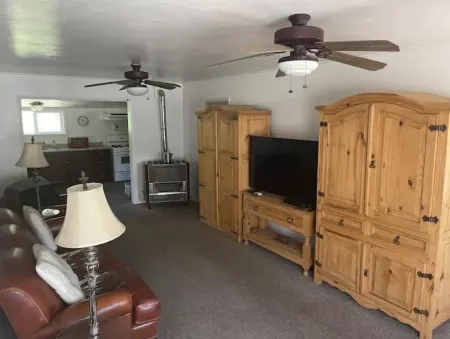 Charming two-bedroom cottage with amazing views! Отели в г. Фресно