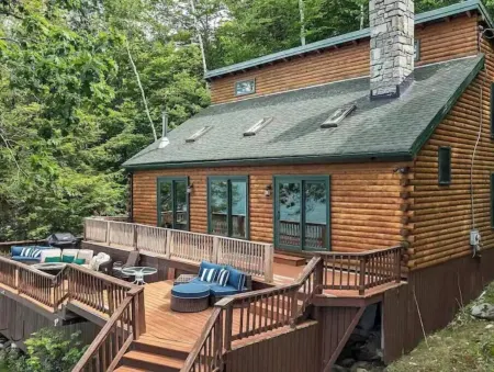 Waterfront at Winnipesaukee with incredible views!! Boat Required