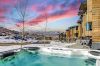 The Ridge at Canyons Village by Avantstay Stunning Ski in/Out Condo w/ Hot Tub