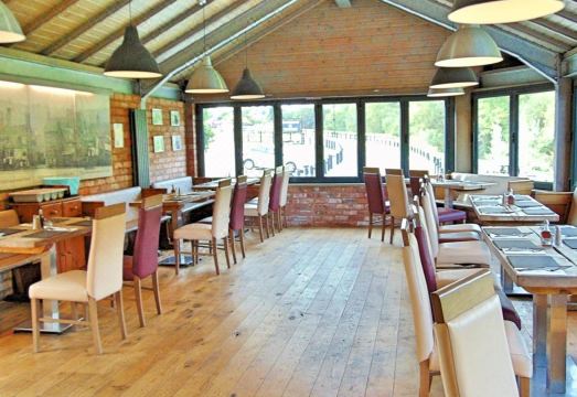 1. 하프 문 잭필드..