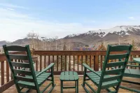 Russell Home by AvantStay Expansive Deck Stunning Views Hot Tub
