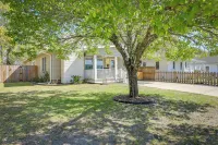 Lovely Morehead City Home w/ Fire Pit & Gas Grill - Pet friendly