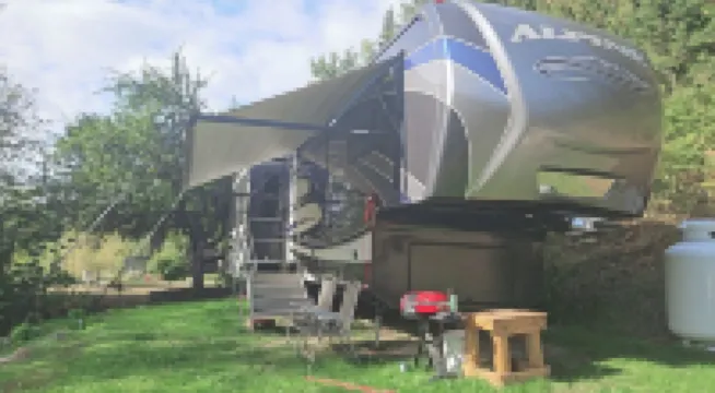 Cozy RV with AC and WiFi in Marvelous Metaline