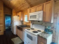 Cozy pet friendly 2-bedroom cabin in Steinhatchee, FL Hotels in Steinhatchee