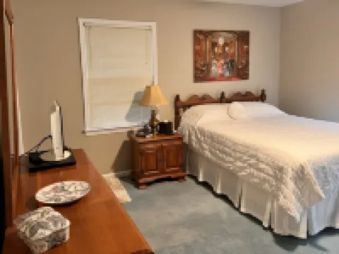 Peaceful Lake Access. Hotels in Northport