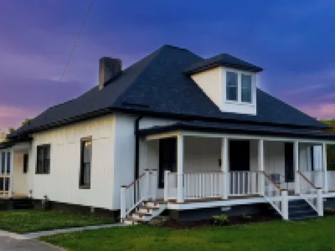 Spacious historic home with vintage southern elegance and a gourmet kitchen Hotels in Graham