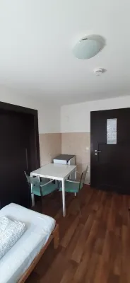 Low Budget Allach Hostel Rooms&Aparts E1