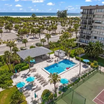 Coastal Lakehouse Condo on Siesta Key Public Beach