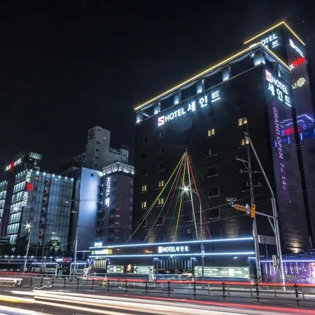 Suwon Saint Hotel Отели рядом с достопримечательностью «Парк Сохо»