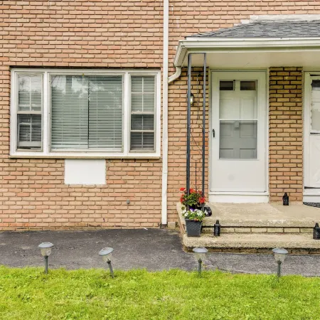 4 Mi to Dtwn Rochester: Charming Apt w/ Patio!