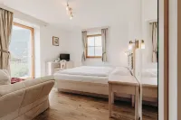 Coronata Haus - Homestays