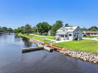 Water Views and Free Kayaks - Modern Waterside Sanctuary