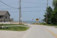 Charming 3-bedroom 2 bathroom house steps from the public beach in  Oak Harbor