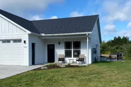 Lovely Place in Prime Location-Near Trails-Hot Tub