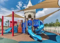Luxurious 5BR Solara Pool Townhome for 12 by Theme Parks Across from Clubhouse