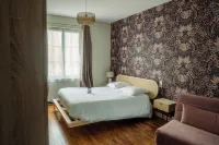 Logis -Hotel & Restaurant de la Place Hotel a Livry